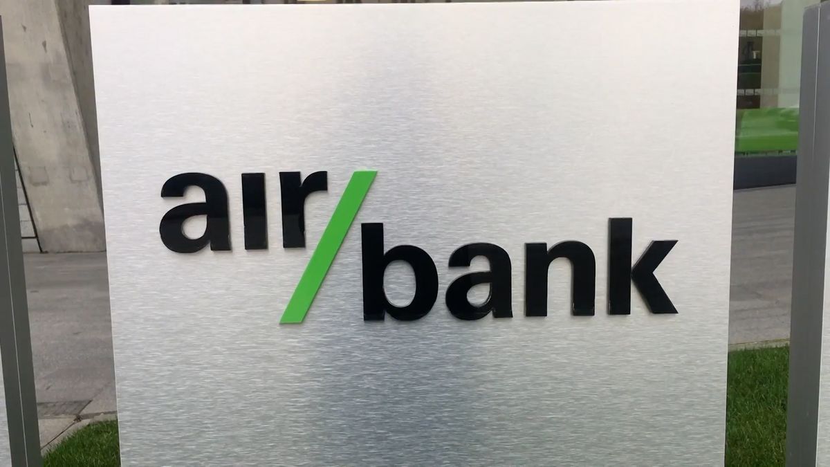 Skupině Air Bank letos klesl čistý zisk o čtvrtinu. Vydělala 1,24 miliardy